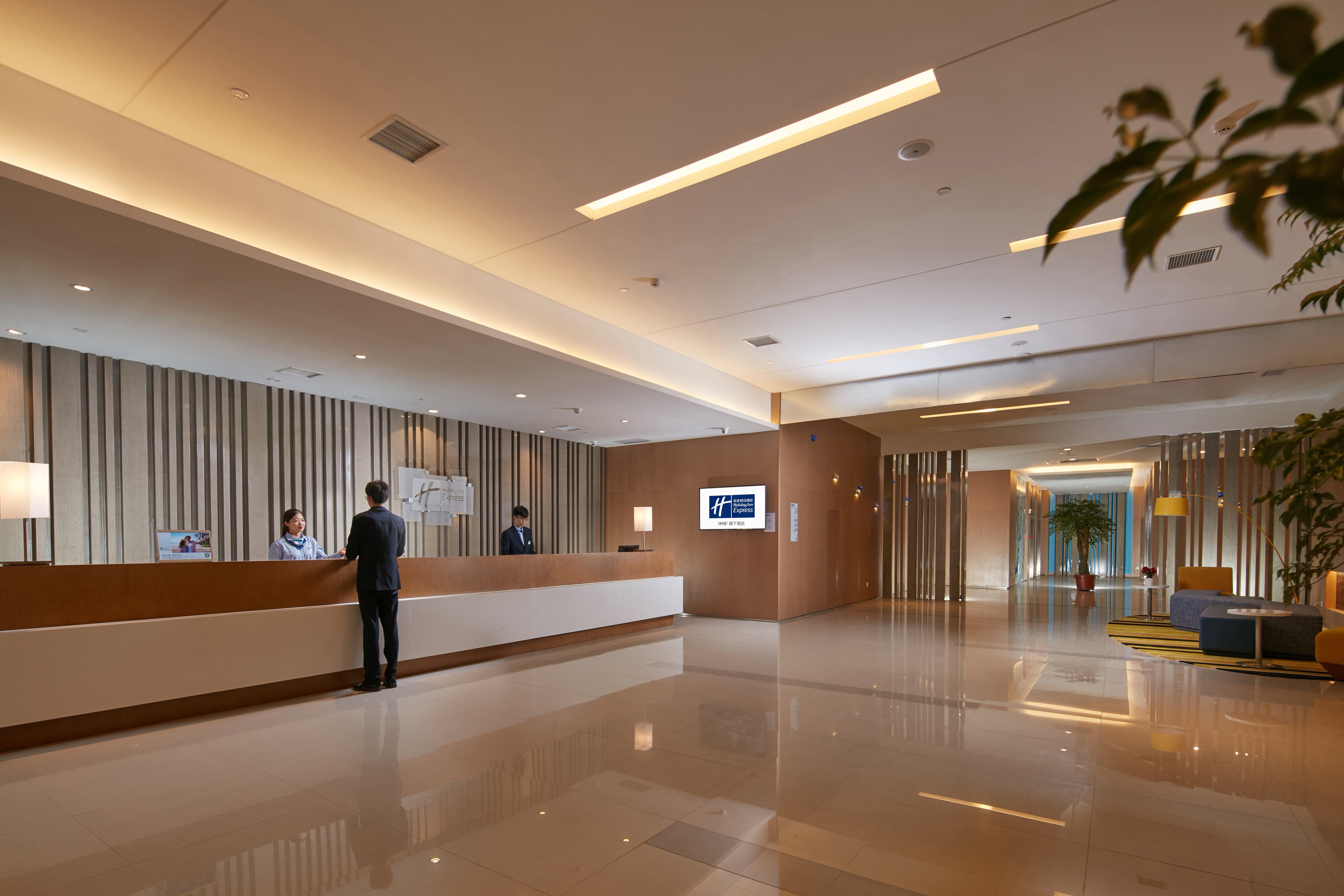 Holiday Inn Express Luoyang Yichuan By Ihg Exterior foto